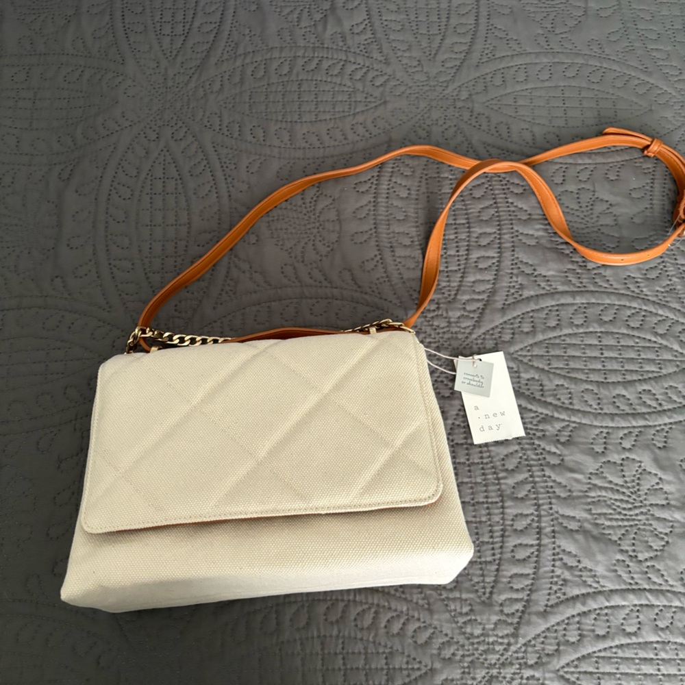 BRAND NEW CREAM CROSSBODY